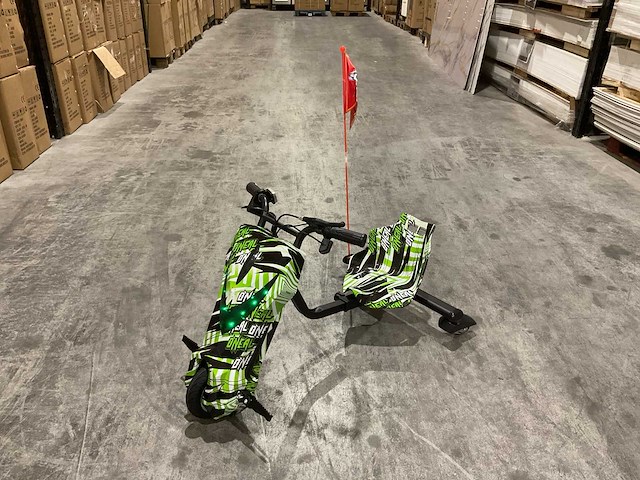 Ultra motocross drift trike 27ja 250w zwart/groen/wit voertuig - afbeelding 12 van  32