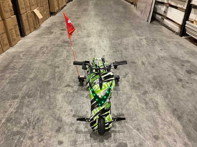 Ultra motocross drift trike 27ja 250w zwart/groen/wit voertuig - afbeelding 23 van  32