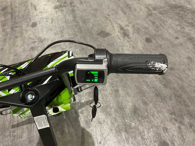 Ultra motocross drift trike 27ja 250w zwart/groen/wit voertuig - afbeelding 31 van  32