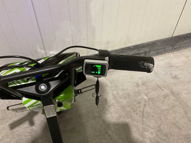 Ultra motocross drift trike 27ja 250w zwart/groen/wit voertuig - afbeelding 25 van  32