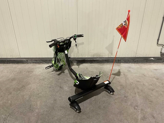 Ultra motocross drift trike 27ja 250w zwart/groen/wit voertuig - afbeelding 26 van  32