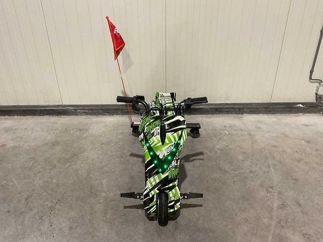 Ultra motocross drift trike 27ja 250w zwart/groen/wit voertuig - afbeelding 18 van  32