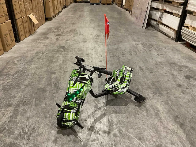 Ultra motocross drift trike 27ja 250w zwart/groen/wit voertuig - afbeelding 1 van  12
