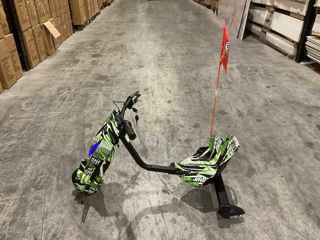 Ultra motocross drift trike 27ja 250w zwart/groen/wit voertuig - afbeelding 10 van  12