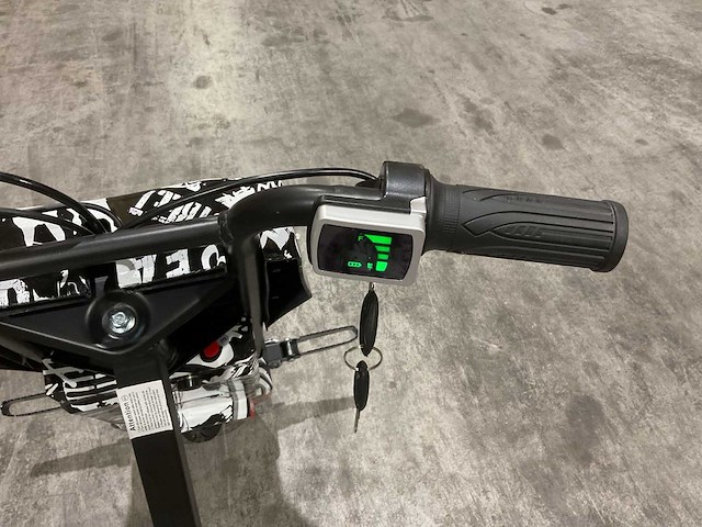 Ultra motocross drift trike 27ja 250w zwart/wit/rood voertuig - afbeelding 1 van  21