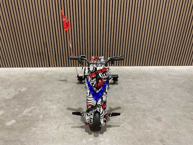 Ultra motocross drift trike 27ja 250w zwart/wit/rood voertuig - afbeelding 6 van  21