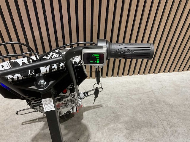 Ultra motocross drift trike 27ja 250w zwart/wit/rood voertuig - afbeelding 8 van  21