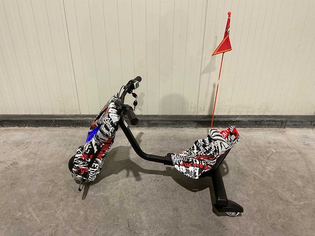 Ultra motocross drift trike 27ja 250w zwart/wit/rood voertuig - afbeelding 9 van  21