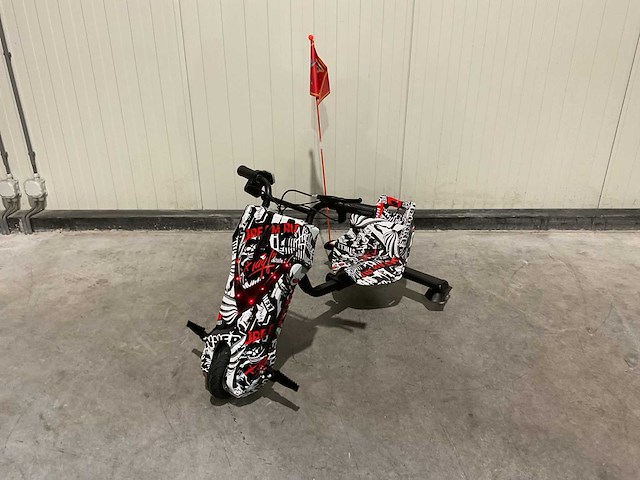 Ultra motocross drift trike 27ja 250w zwart/wit/rood voertuig - afbeelding 10 van  21