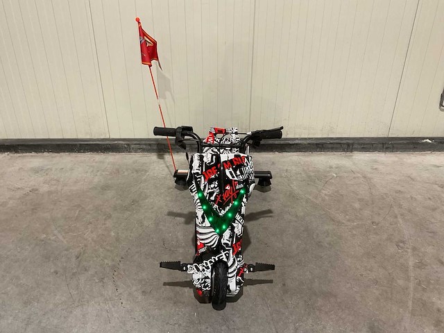 Ultra motocross drift trike 27ja 250w zwart/wit/rood voertuig - afbeelding 11 van  21