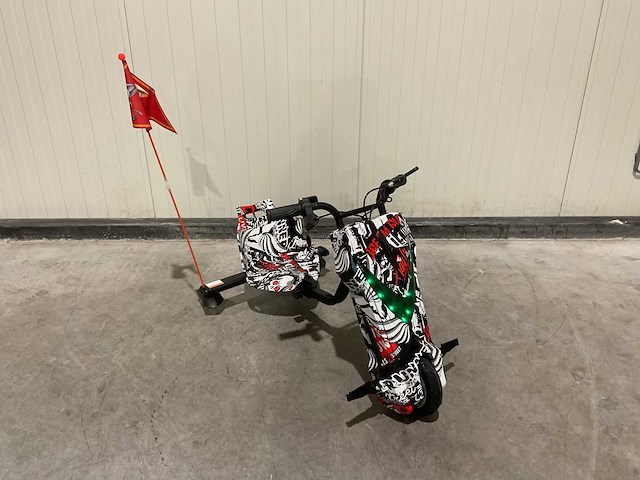 Ultra motocross drift trike 27ja 250w zwart/wit/rood voertuig - afbeelding 12 van  21