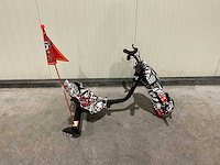 Ultra motocross drift trike 27ja 250w zwart/wit/rood voertuig - afbeelding 13 van  21