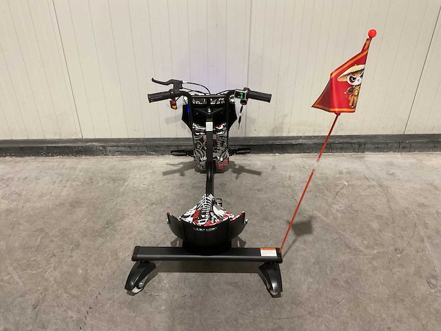 Ultra motocross drift trike 27ja 250w zwart/wit/rood voertuig - afbeelding 15 van  21