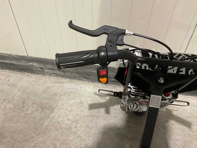 Ultra motocross drift trike 27ja 250w zwart/wit/rood voertuig - afbeelding 16 van  21