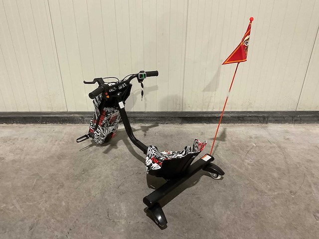Ultra motocross drift trike 27ja 250w zwart/wit/rood voertuig - afbeelding 18 van  21