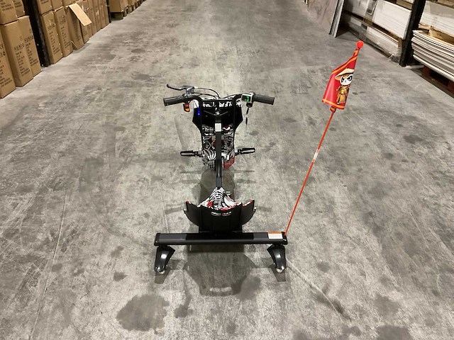 Ultra motocross drift trike 27ja 250w zwart/wit/rood voertuig - afbeelding 20 van  21