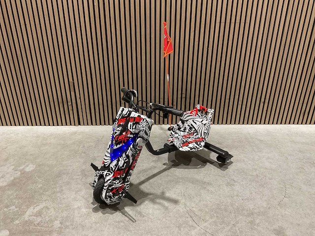Ultra motocross drift trike 27ja 250w zwart/wit/rood voertuig - afbeelding 8 van  33
