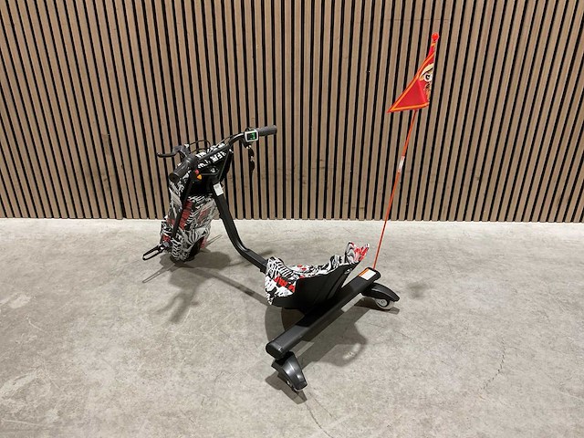 Ultra motocross drift trike 27ja 250w zwart/wit/rood voertuig - afbeelding 15 van  33