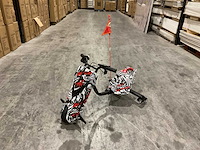 Ultra motocross drift trike 27ja 250w zwart/wit/rood voertuig - afbeelding 12 van  33
