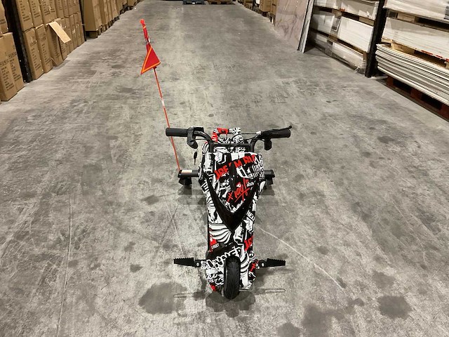 Ultra motocross drift trike 27ja 250w zwart/wit/rood voertuig - afbeelding 23 van  33