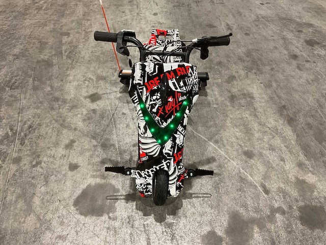Ultra motocross drift trike 27ja 250w zwart/wit/rood voertuig - afbeelding 28 van  33