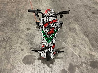 Ultra motocross drift trike 27ja 250w zwart/wit/rood voertuig - afbeelding 28 van  33