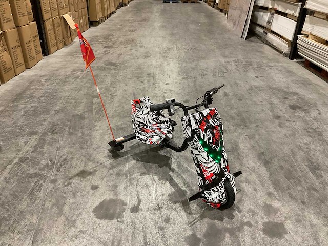 Ultra motocross drift trike 27ja 250w zwart/wit/rood voertuig - afbeelding 29 van  33