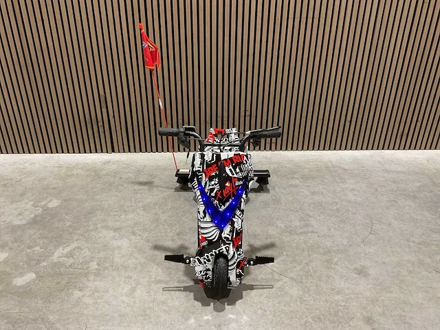 Ultra motocross drift trike 27ja 250w zwart/wit/rood voertuig - afbeelding 9 van  34