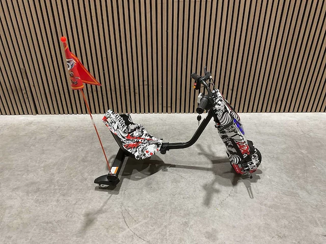Ultra motocross drift trike 27ja 250w zwart/wit/rood voertuig - afbeelding 11 van  34