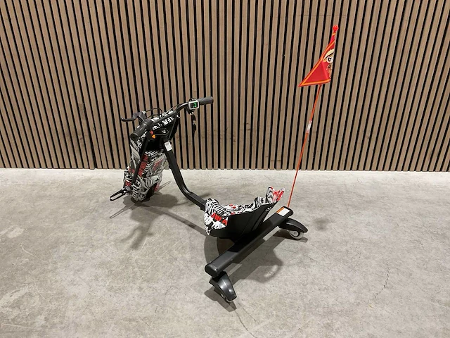 Ultra motocross drift trike 27ja 250w zwart/wit/rood voertuig - afbeelding 15 van  34