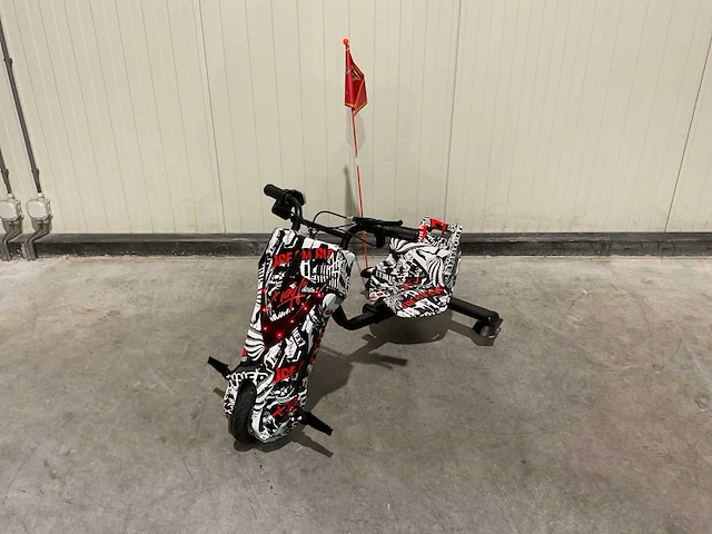 Ultra motocross drift trike 27ja 250w zwart/wit/rood voertuig - afbeelding 19 van  34