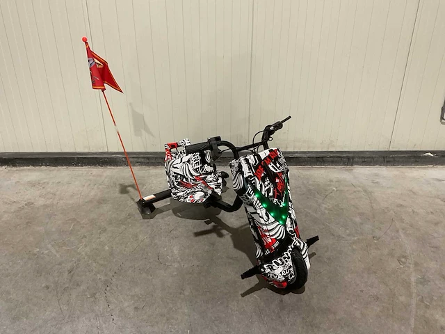 Ultra motocross drift trike 27ja 250w zwart/wit/rood voertuig - afbeelding 21 van  34