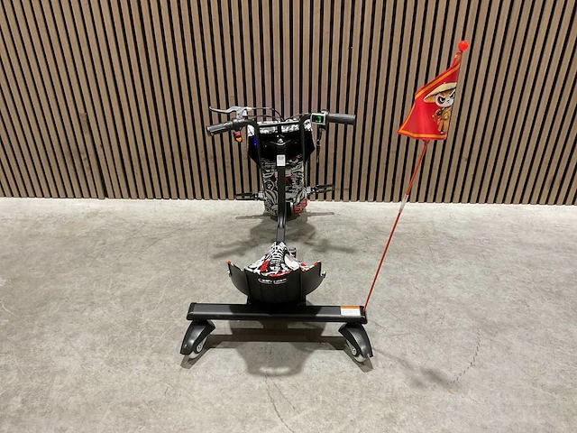 Ultra motocross drift trike 27ja 250w zwart/wit/rood voertuig - afbeelding 14 van  34