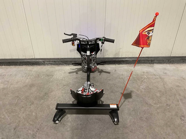 Ultra motocross drift trike 27ja 250w zwart/wit/rood voertuig - afbeelding 25 van  34