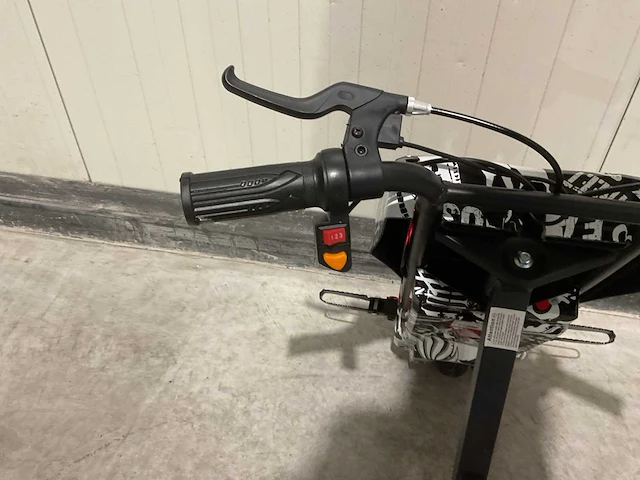 Ultra motocross drift trike 27ja 250w zwart/wit/rood voertuig - afbeelding 26 van  34
