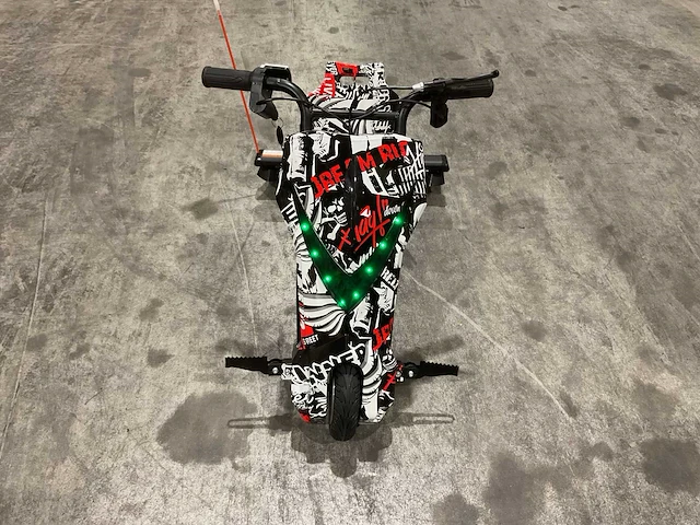 Ultra motocross drift trike 27ja 250w zwart/wit/rood voertuig - afbeelding 29 van  34