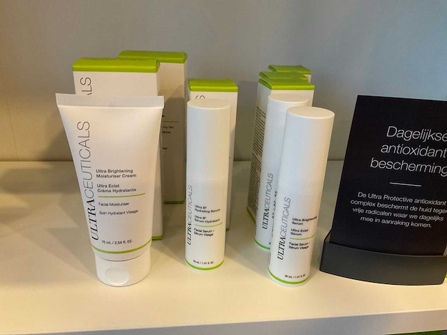 Ultraceuticals brightening en protective gezichtsverzorging (14x) - afbeelding 2 van  3