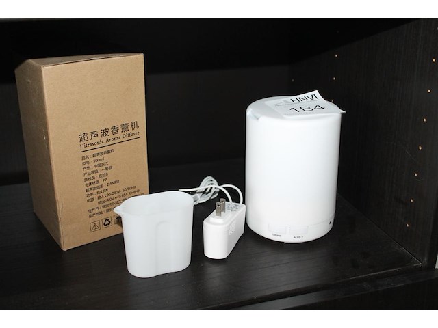 Ultrasone aroma diffuser met buitenlandse voedingsstekker. - afbeelding 1 van  2