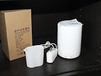 Ultrasone aroma diffuser met buitenlandse voedingsstekker. - afbeelding 1 van  2