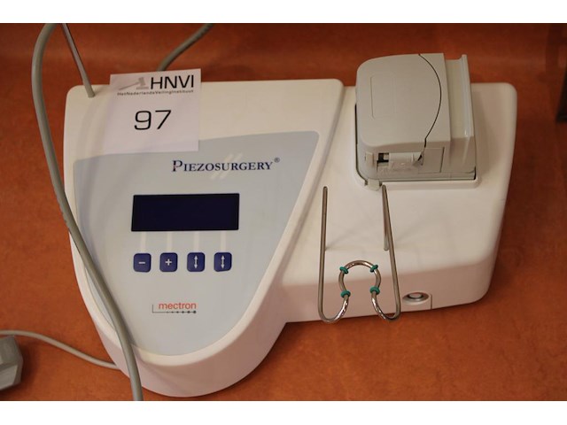 Ultrasoon chirurgisch systeem mectron piezosurgery met drie handstukken en diverse tips. - afbeelding 2 van  4