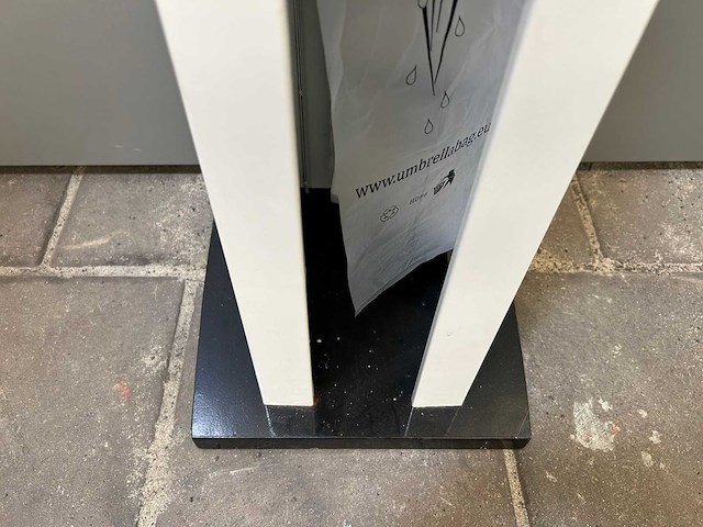 Umbrellabag parapluhoesdispenser / paraplu-inpakstation - afbeelding 2 van  4