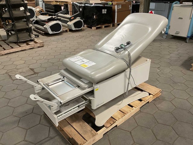 Umfmedical 4070 examination table - afbeelding 5 van  7