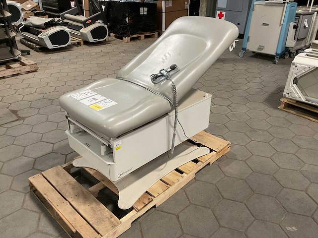 Umfmedical 4070 examination table - afbeelding 1 van  7