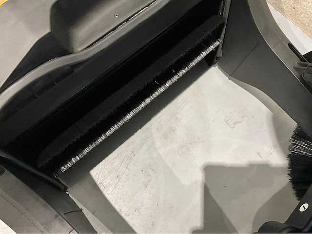 Umt - 2026 - g5 achterloop veegmachine - afbeelding 16 van  19