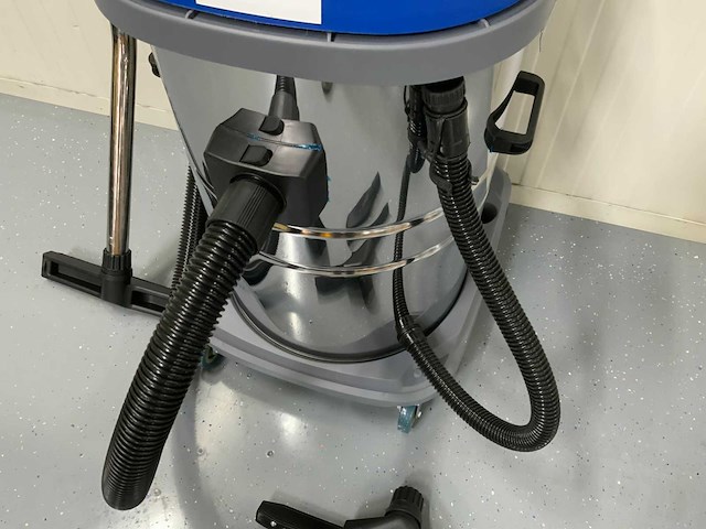 Umt - 80l 3000watt - industriële stofzuiger nat/droog - 3 motoren a 1000w - per motor aan te zetten - afbeelding 4 van  16