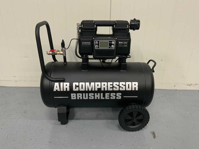 Umt - ac770-40l - hogedrukcompressor 40 liter - 9bar - 2026 - afbeelding 6 van  8