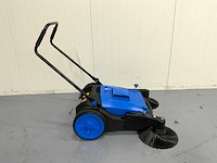 Umt- sweeper veegmachine met grote opvangbak - afbeelding 2 van  12