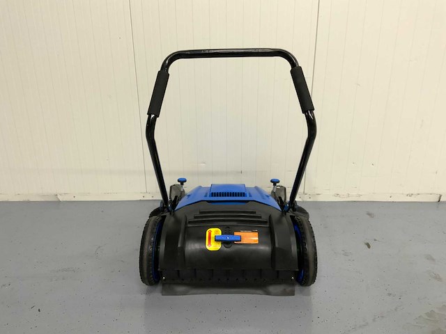 Umt- sweeper veegmachine met grote opvangbak - afbeelding 8 van  19