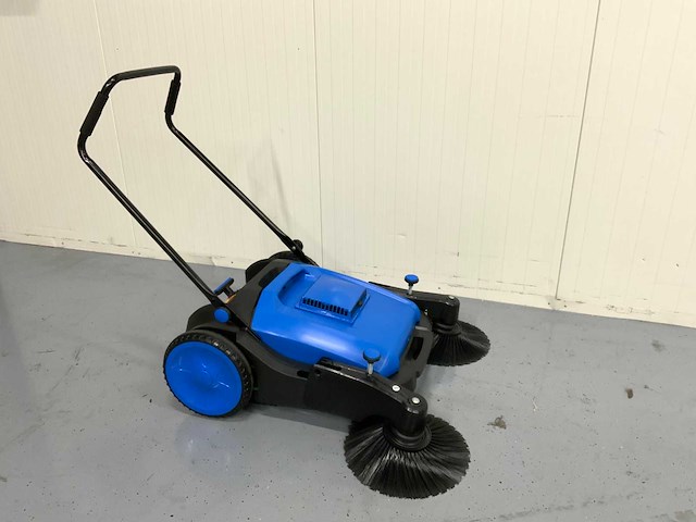 Umt- sweeper veegmachine met grote opvangbak - afbeelding 14 van  19