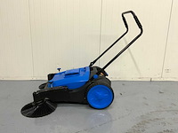 Umt- sweeper veegmachine met grote opvangbak